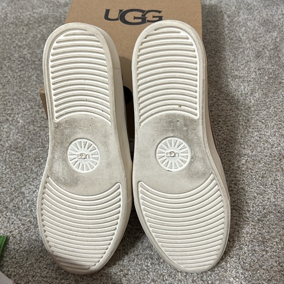 Ugg dusty rose slip on sneaker like new 6.5 - Picture 3 of 4